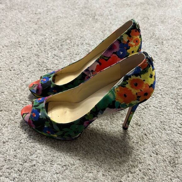 Ivanka Trump Floral Heels Pumps 7 1/2M - Picture 4 of 7